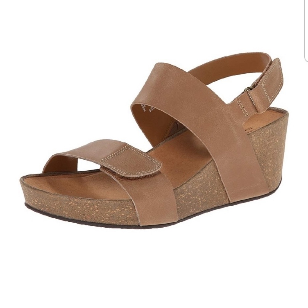 Clarks wedge tan double strap wedge sandals 9
